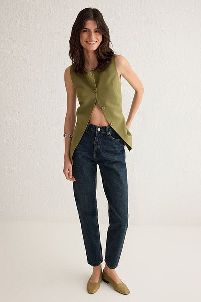 Trendyol Collection Dunkelblaue Mom-Jeans mit hoher Taille TWOSS25JE00136