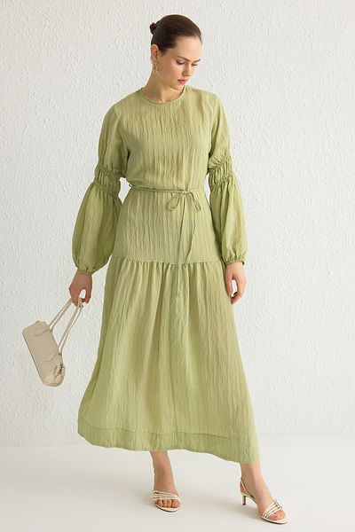 Trendyol Modest Πράσινο υφαντό φόρεμα με λεπτομέρεια διαδρόμου TCTSS25EB00011
