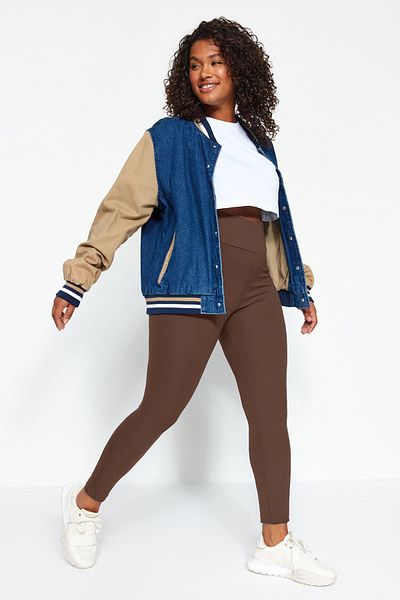 Trendyol Curve Barna, magas derekú bordás kötött nagyméretű leggings TBBAW23AY00009