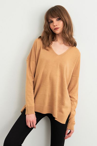 Cool & Sexy Teve színű női kötöttáru V-nyakú pulóver - YİL549