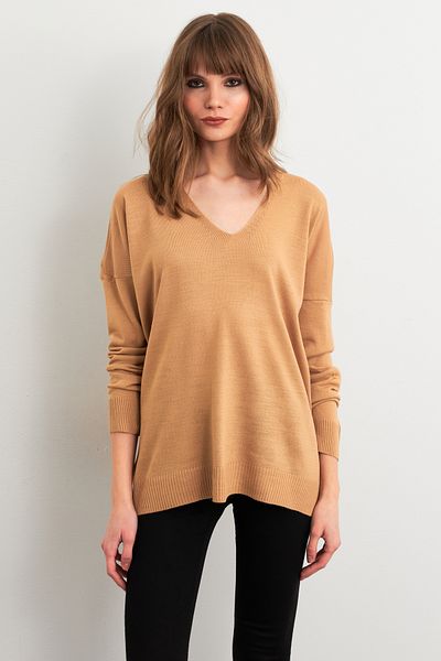 Cool & Sexy Teve színű női kötöttáru V-nyakú pulóver - YİL549