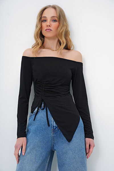 Trend Alaçatı Stili Μαύρη γυναικεία μπλούζα με λαιμόκοψη Madonna με ασύμμετρη...