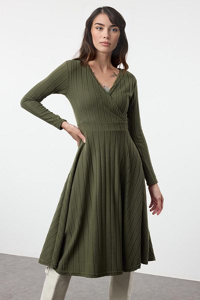 Trendyol Collection Μαύρο πλεκτό φόρεμα με ελαστικό κορδόνι μίντι - διπλό στήθος, γιακάς για σκέιτερ - TWOAW25EL00511