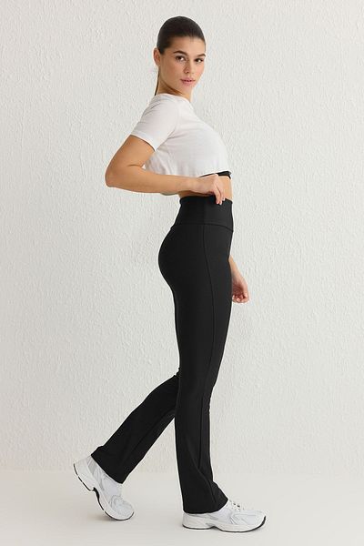 Trendyol Collection Schwarze, gerade gestrickte Sportstrumpfhose in voller Länge THMSS25TY00009