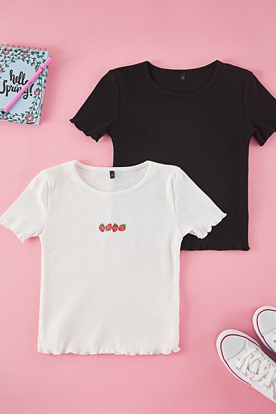 TRENDYOLKIDS Ecru-fekete női gyermek pamut hímzésű normál/normál szabású rövid ujjú kötött póló TKDSS25TS00026