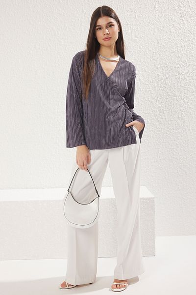 Trendyol Collection Anthrazitfarbene, plissierte, zweireihige, lange Strickbluse mit Bindedetail TWOSS25BZ00016