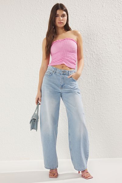 Trendyol Collection Ροζ υφή Εφαρμοσμένη/Σώμα Crop Gather/Drape Λεπτομερής Στράπλες Ευέλικτη Πλεκτή Μπλούζα TWOSS25BZ00004