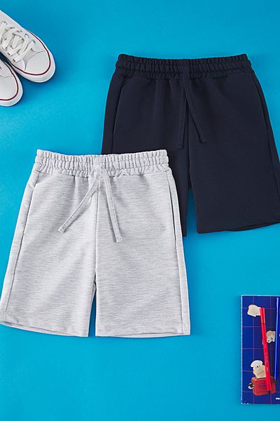TRENDYOLKIDS Marineblaue und graue Strickshorts für Jungen – elastische Taille, 2er-Pack TKDSS25SR00003