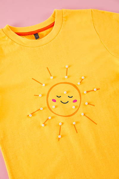 TRENDYOLKIDS تي شيرت محبوك باللون الأصفر - TKDSS25TS00045