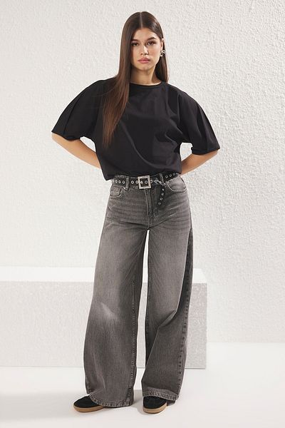Trendyol Collection Schwarzes 100% Single Jersey Ballonärmel Oversize/Wide Cut Strick-T-Shirt TWOSS25TS00041