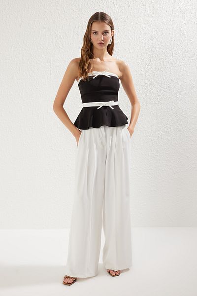 Trendyol Collection Schwarz-weißes, trägerloses, gewebtes Bustier mit Schleifendetail TPRSS25BS00022