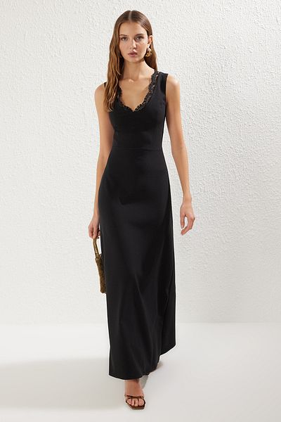 Trendyol Collection Schwarzes, gewebtes, langes, stilvolles Abendkleid mit Spitzenkragen und Details TPRSS25AE00043