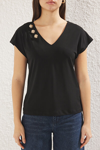 Trendyol Collection Μαύρη πλεκτή μπλούζα με λαιμόκοψη V - Λεπτομέρεια με κουμπιά, μανίκι φεγγαριού - TWOSS25BZ00035