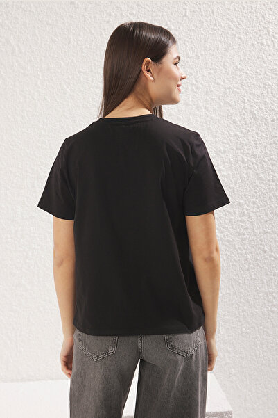 Trendyol Collection Grau meliert-schwarzes Basic-Strick-T-Shirt mit Rundhalsausschnitt, 2er-Pack, 100 % Baumwolle – TWOSS20TS0141