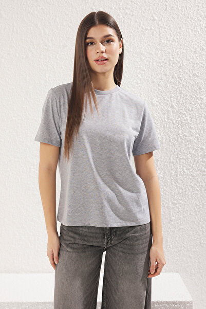 Trendyol Collection Grau meliert-schwarzes Basic-Strick-T-Shirt mit Rundhalsausschnitt, 2er-Pack, 100 % Baumwolle – TWOSS20TS0141