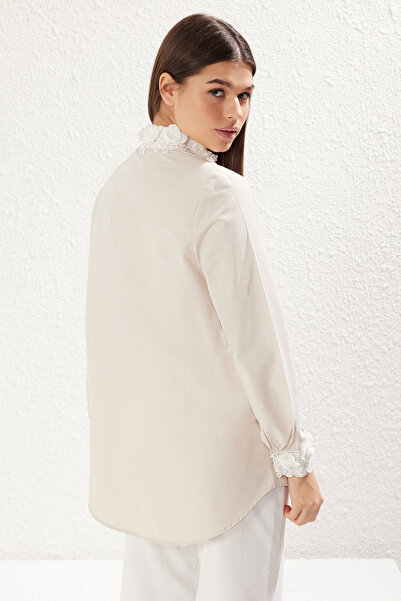 Trendyol Modest Μπεζ υφαντό πουκάμισο με γιακά και μανίκια με δαντέλα TCTSS25TG00009