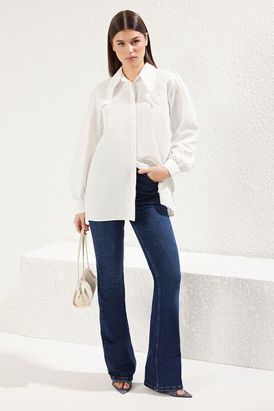 Trendyol Modest Ecrufarbenes, detailliertes, gewebtes Hemd TCTSS25TG00008
