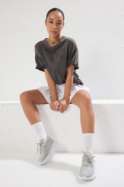 TRENDYOL SHOES Graue Damen-Laufsportschuhe zum Schnüren aus Nubukleder mit bequemer Sohle TAKSS25SN00004