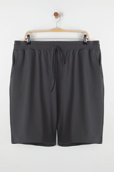 Trendyol Collection Großformatige, geräucherte, übergroße/breit geschnittene, strukturierte, knitterfreie Ottomane-Shorts in limitierter Auflage