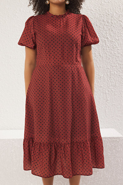 Trendyol Curve Φόρεμα με μακρύ υφαντό μανίκι με λαιμόκοψη πουά TBBSS24AH00135