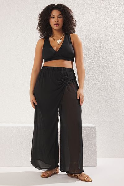 Trendyol Curve Schwarze, detaillierte, durchsichtige Strandkleidung in Übergröße TBBSS25AR00019