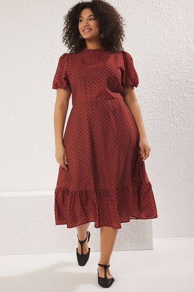 Trendyol Curve Langes, gewebtes Kleid mit Kachelkragen und Polka-Dot-Print und Ballonärmeln TBBSS24AH00135