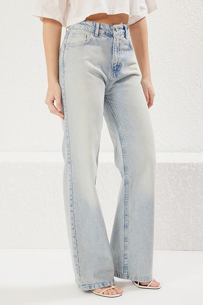Trendyol Collection Blugi albastru deschis premium cu talie înaltă cu picioare late TWOSS25JE00089