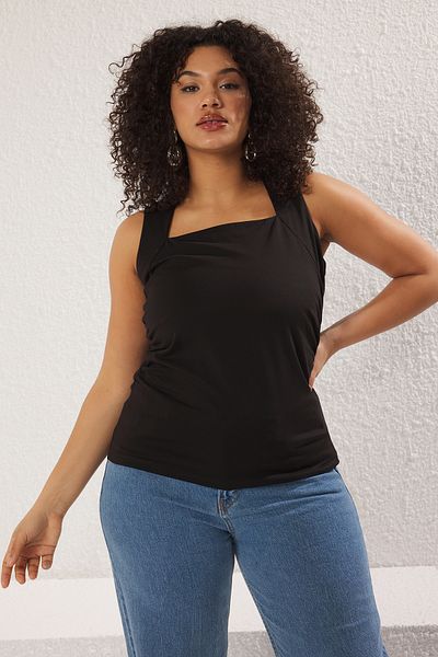 Trendyol Curve Schwarze Single-Jersey-Strickbluse in Übergröße
