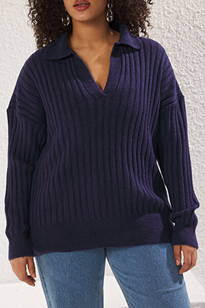 Trendyol Curve Marineblauer Strickpullover mit Rollkragen TBBAW25AN00062