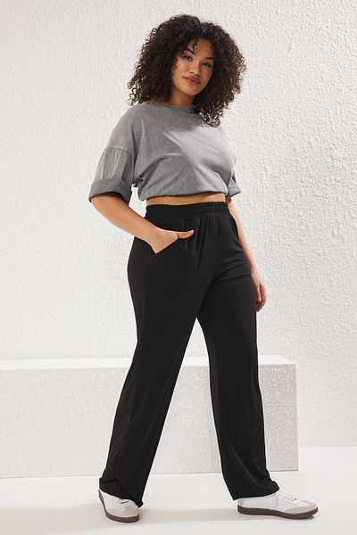 Trendyol Curve Schwarze Strickhose mit hoher Taille und weitem Bein TBBSS25AR00005
