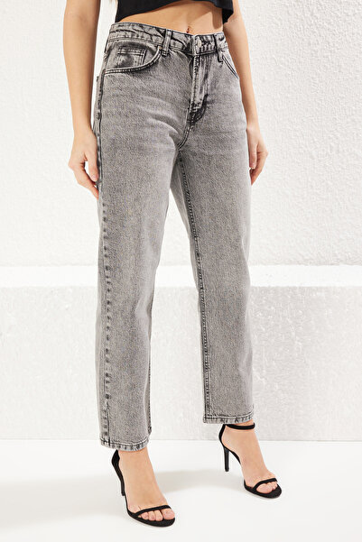 Trendyol Collection Šedé normální pohodlné rovné džíny s rovným střihem TWOSS25JE00100