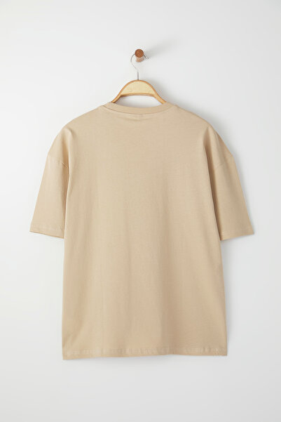 Trendyol Collection Nadměrné bavlněné tričko s potiskem – TMNSS23TS00261