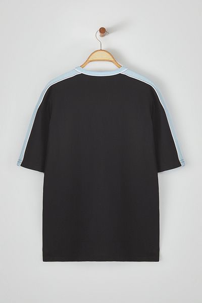 Trendyol Collection Μπλουζάκι Crew Neck Μαύρο Oversize - Color Block, 100% βαμβάκι, τυπωμένο κείμενο TMNSS25TS00018