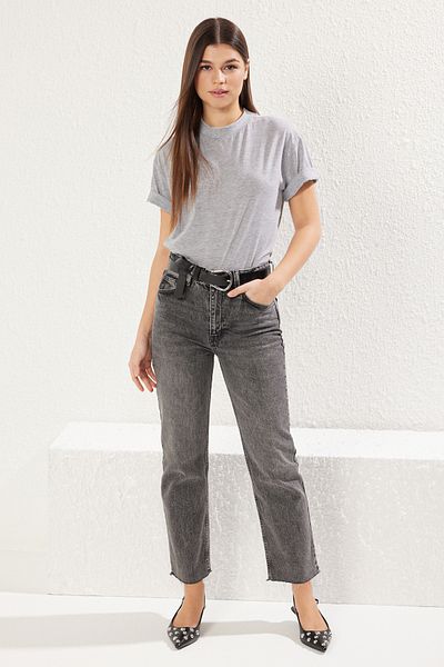 Trendyol Collection Antracitové normální pasové rovné kalhoty pohodlné rovné džíny TWOSS25JE00097