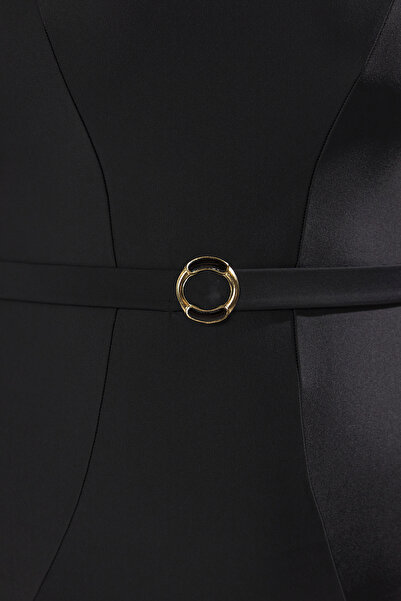 Trendyol Curve Detail s nízkým střihem do V Černé plavky velké velikosti s čtvercovým výstřihem - pásek Tbbss25Am00001