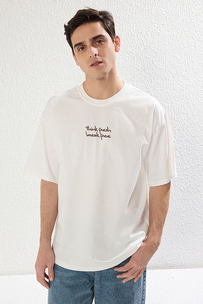 Trendyol Collection Μπλουζάκι από χοντρό βαμβακερό λουλούδι με στάμπα μεγάλου μεγέθους - TMNSS25TS00028
