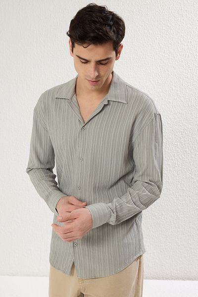 Trendyol Collection Χακί πουκάμισο με υφή με κανονική εφαρμογή TMNSS25GO00011