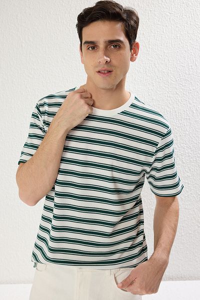 Trendyol Collection Μπλουζάκι με πολύχρωμη υφή - Κανονική εφαρμογή TMNSS25TS00041