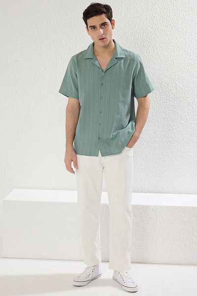 Trendyol Collection Lehká khaki košile Regular Fit s texturou letního lněného vzhledu Tmnss23Go00070