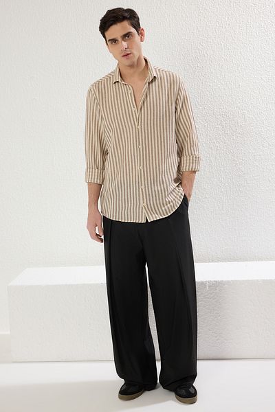 Trendyol Collection Limitovaná edice hnědé košile Regular Fit s pruhovanou texturou Tmnss23Go00062