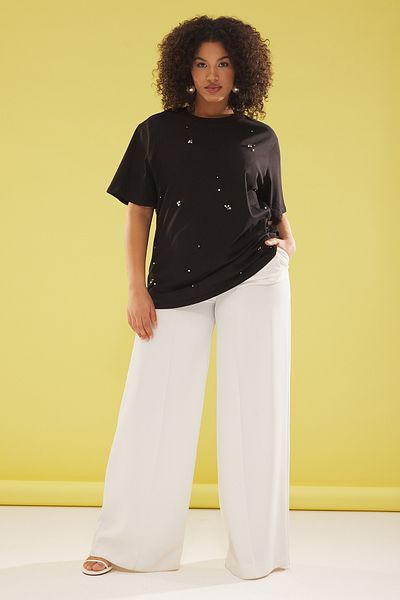 Trendyol Curve Plus-Size-T-Shirt aus 100 % Baumwolle mit Rundhalsausschnitt in Schwarz – TBBSS25BF00012