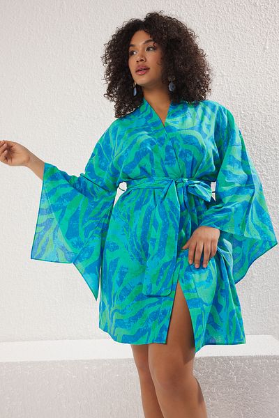 Trendyol Curve Kimono și caftan albastru cu mini curea de mărime mare - TBBSS25DE00004
