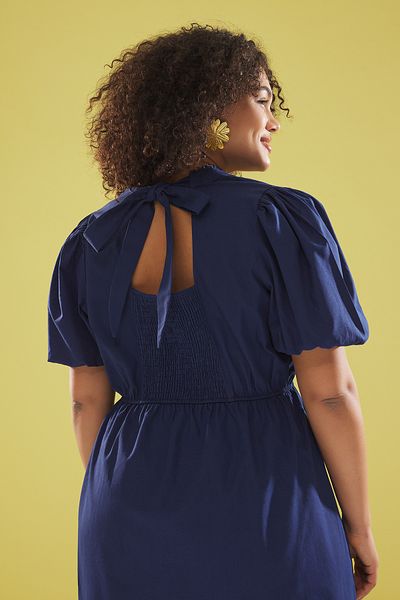 Trendyol Curve Nagy méretű sötétkék poplin ruha - hátul kivágott, guipeles TBBSS25AH00028