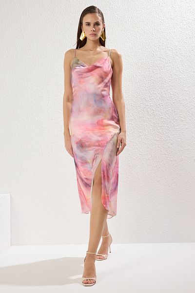 Trendyol Collection Lila-Mehrfarbiges, gewebtes, elegantes Abendkleid aus Satin für den Abschlussball TPRSS19BB0058