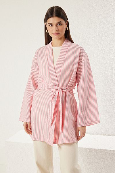 Trendyol Modest Gewebter, mit Seersucker gestreifter, rosafarbener Kimono und Kaftan mit Gürtel – TCTSS23KK00001
