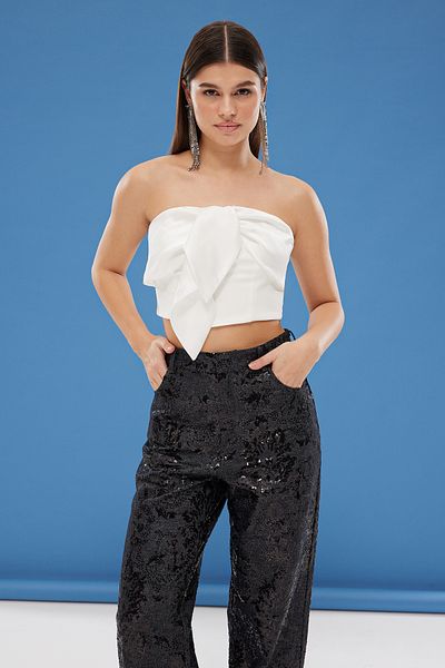 Trendyol Collection Weißes, trägerloses, gewebtes, stilvolles Bustier mit Schleife TPRSS25BS00023