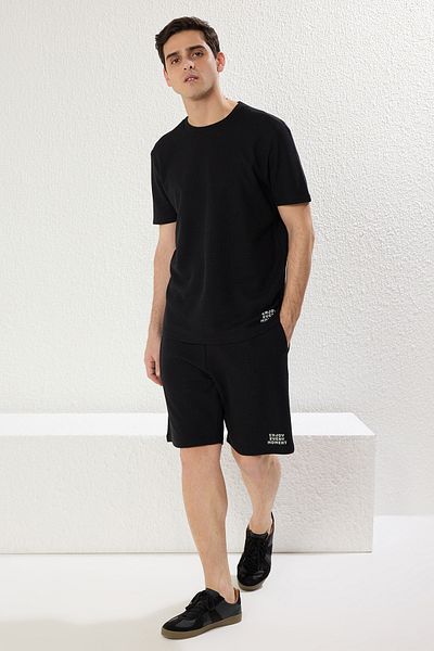 Trendyol Collection Schwarzes Waffel-Strick-Shorts-Pyjama-Set mit normaler Passform TMNSS23PT00032