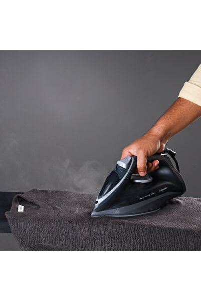Olsenmark 2400W  Ceramic Wet and Dry Steam Iron - Ceramic Soleplate