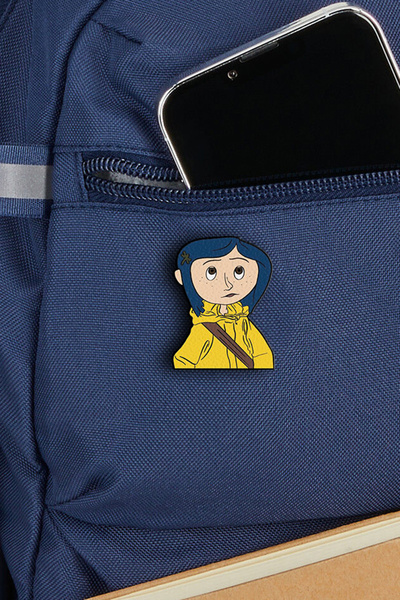 Rozzy Lab Laika Coraline - Anime Rozet - Ahşap - Pin - Broş - Yaka Çanta Aksesuar