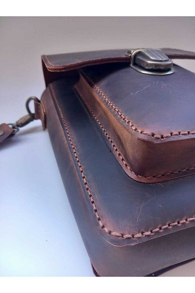 LalMagaza Handmade Leather Messenger Bag - Elegant and Functional Design
